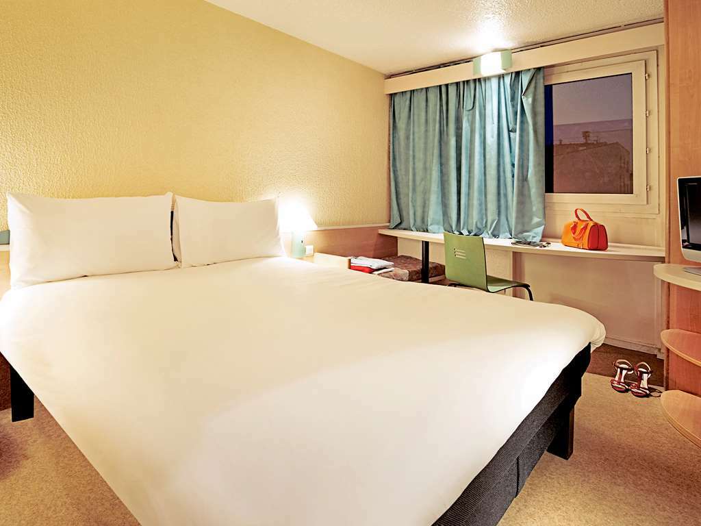 Ibis Amboise Hotel Room photo