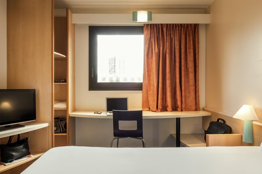Ibis Amboise Hotel Exterior photo