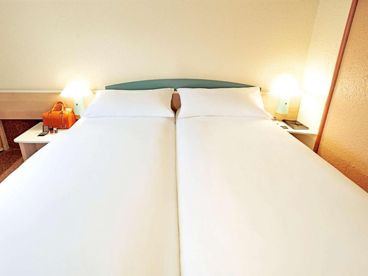 Ibis Amboise Hotel Exterior photo